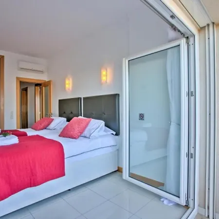 Inviting 1-Bed Beach Apartment In Albufeira Albufeira