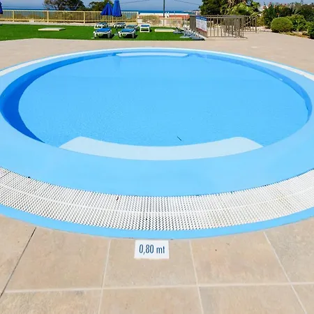 Inviting 1-Bed Beach Apartment In Albufeira *