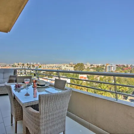 Inviting 1-Bed Beach Apartment In Albufeira *